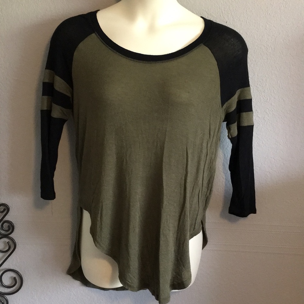 Me to We 3/4 sleeve army green/black shirt M
